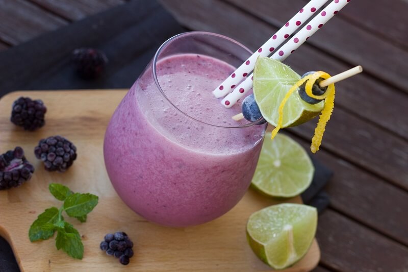 a glass full of yogurt fruit shake for type 2 diabetics